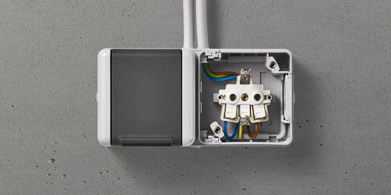 Doppelsteckdose mit Trennsteg bei eltec24 GmbH in Hannover